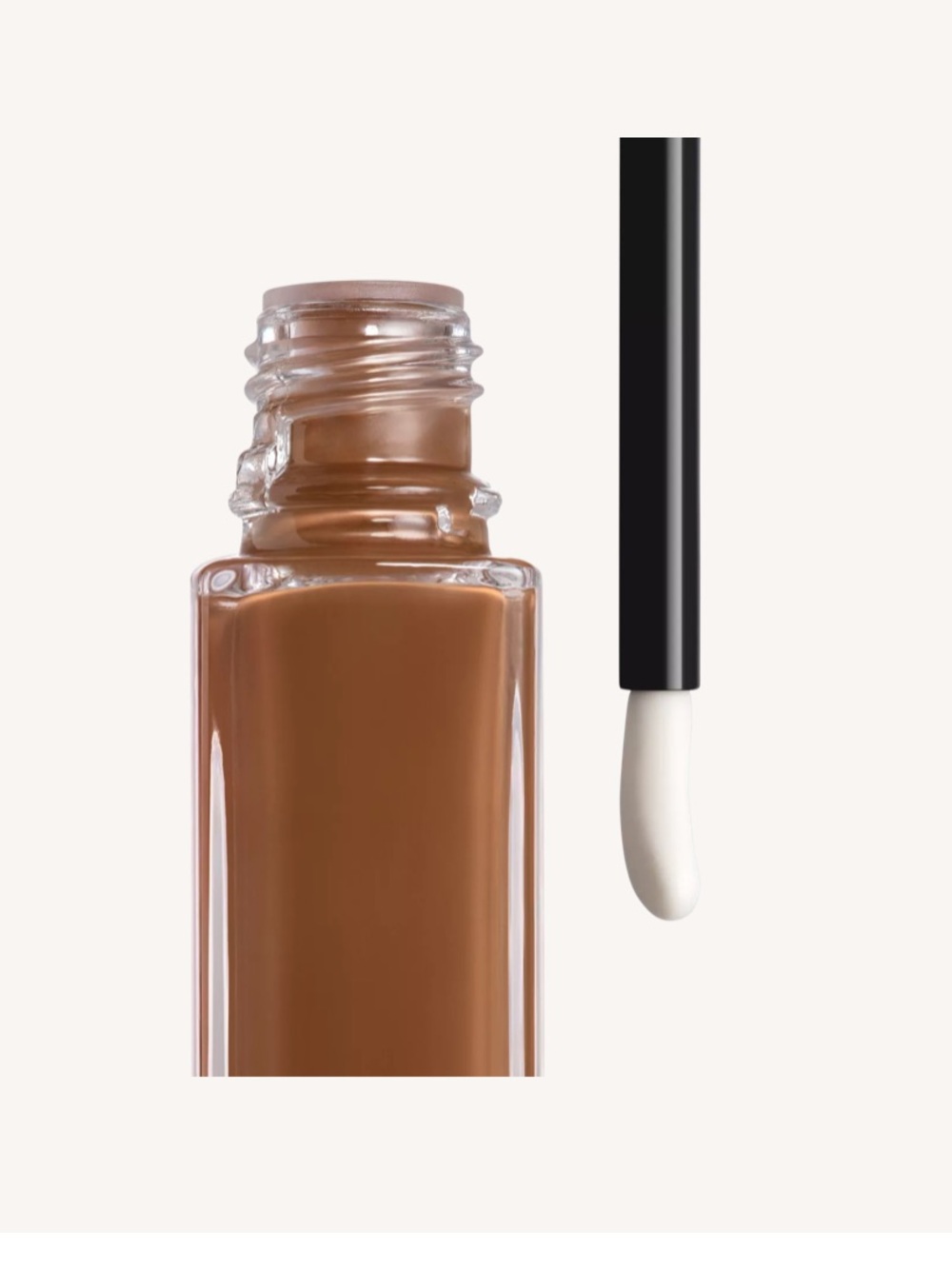 Les Beiges Serum Concealer.       Color: b150 - Picture 2 of 3